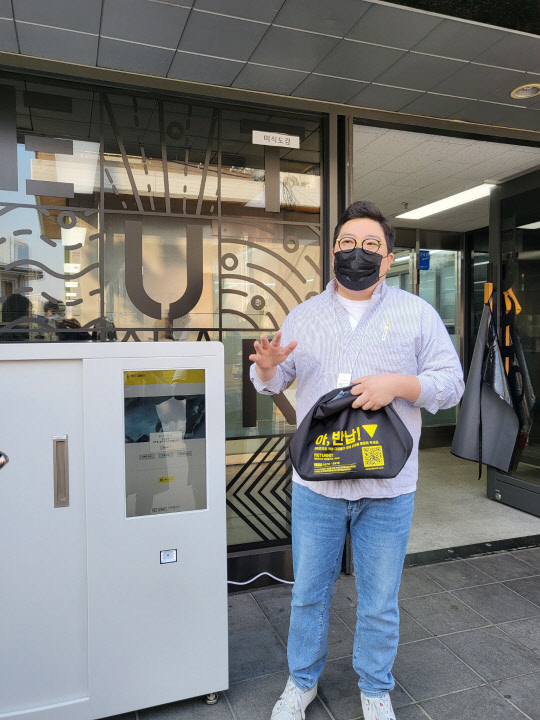 이준형 잇그린 대표가 KT의 사회적경제기업 육성 프로젝트인 '따뜻한 기술 더하기' 참여 경험과 성과를 소개하고 있다.  김나인 기자